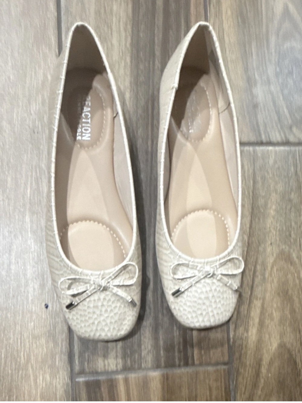 Kenneth Cole Reaction Elstree Cream Croco Ballet Flats Womens Size 9 New